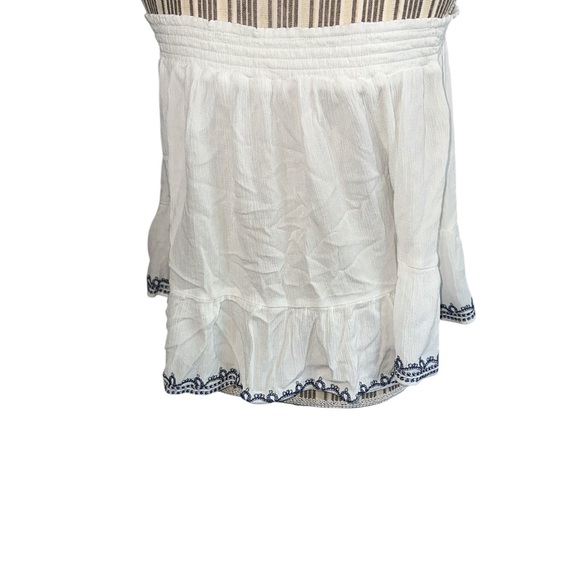 Xhilaration White Blouse with Blue Floral Embroidery Large - Picture 5 of 8